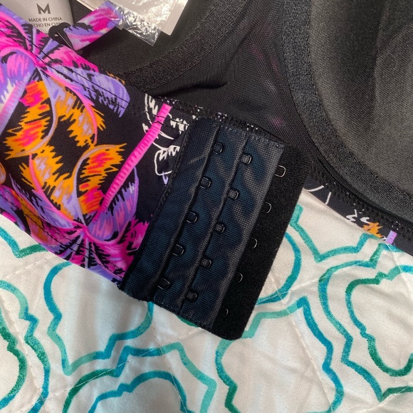 Adorable NWT bikini top size medium - Picture 6 of 7